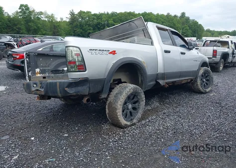 2010 Dodge Ram 1500 Slt/Sport/Trx z USA, uszkodzony, nr VIN 1D7RV1GT6AS123182